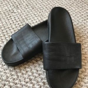 Frye logo leather slides